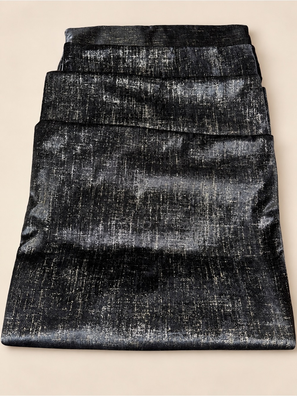 Men's Black Metallic-Accent Jeans - Classic Slim Fit